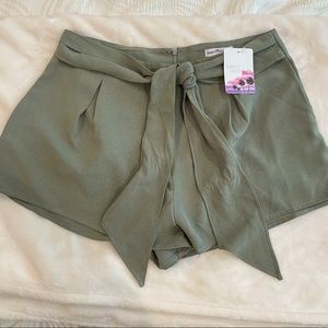 Olive green bow front short